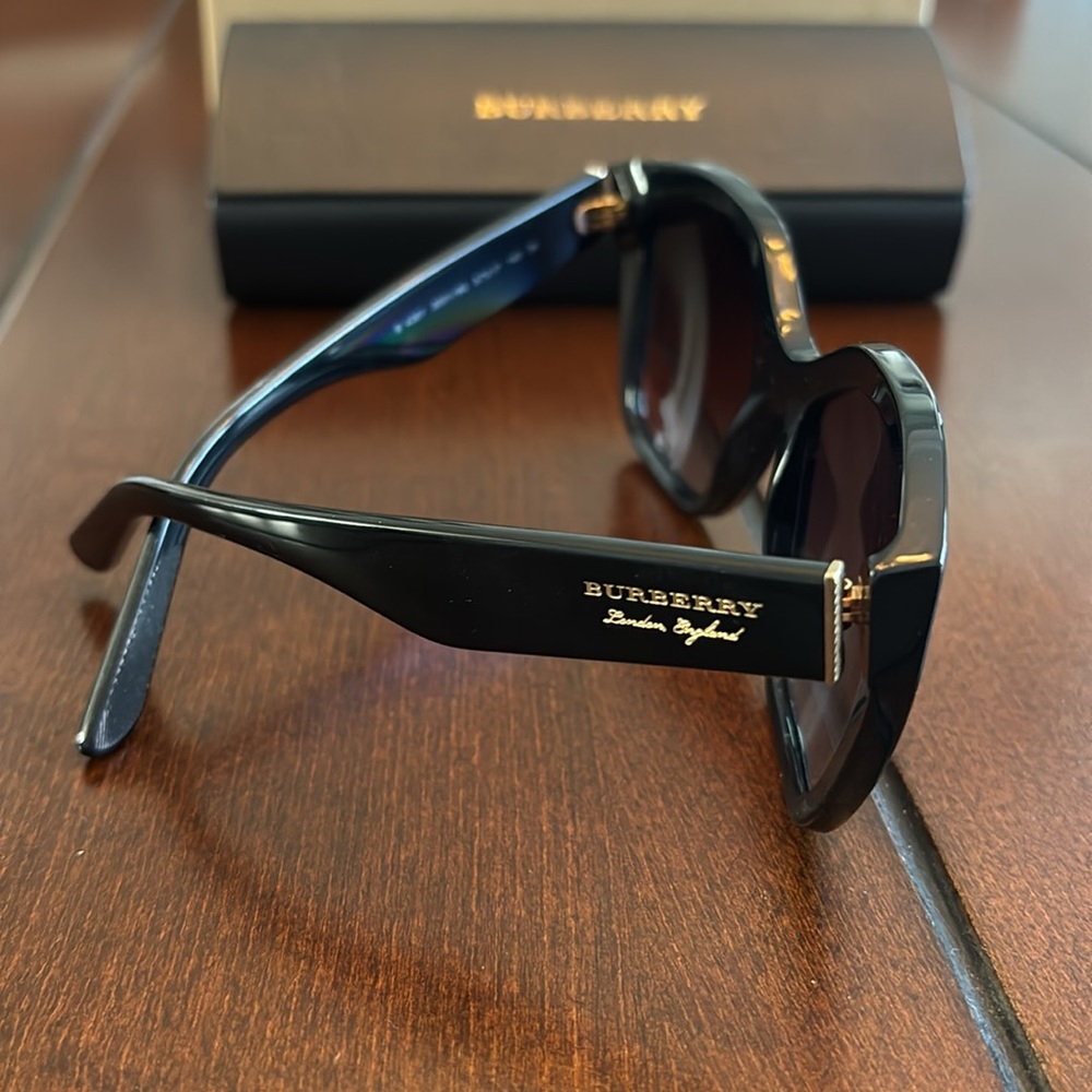 Burberry Sunglasses - Picture 4 of 7